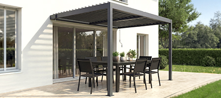 Nagnjena bioklimatska pergola